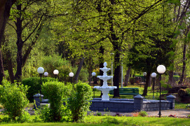 Sanatorium "Chemik" w Ciechocinku - Fontanna późną wiosną
